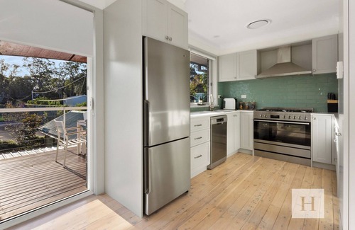 Wyong House | Scenic Sunrise Wyong River: Tennis, Kayaks & Lake Views