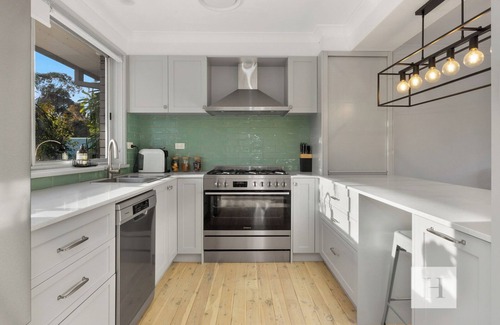 Wyong House | Scenic Sunrise Wyong River: Tennis, Kayaks & Lake Views