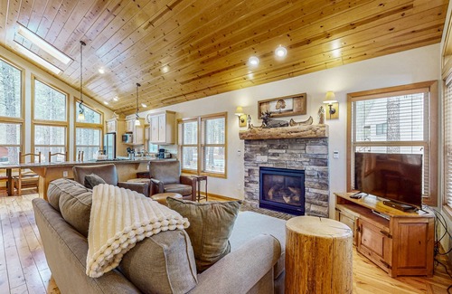 Overlook Park House | Relaxing Sunriver Retreat with Hot Tub & Pool Access