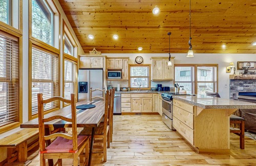 Overlook Park House | Relaxing Sunriver Retreat with Hot Tub & Pool Access