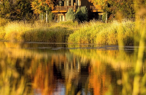 Sunriver Resort | Relax at Sunriver Resort: Pet-Friendly & Spa Amenities