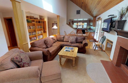 Overlook Park House | Elegant 3 BR Retreat at 13 Rhododendron Lane with Spa