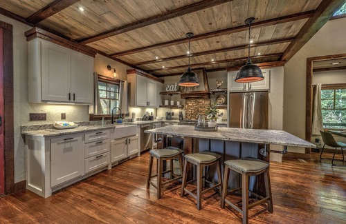 Blue Ridge Cabin | Relax at Sunrock Mountain Dream: Family-Friendly Cabins