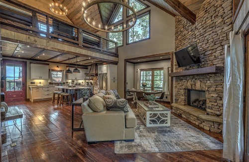 Blue Ridge Cabin | Relax at Sunrock Mountain Dream: Family-Friendly Cabins