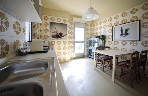 Desenzano del Garda Apartment | Remarkable Sunseeker: Dream Terrace & Top-Rated Amenities