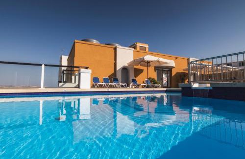 Qawra Hotel | Beachfront Bliss at Sunseeker Holiday Complex with Pool