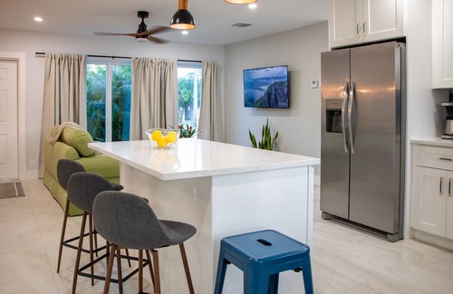 Fort Lauderdale House | Sunseeker Place: Poolside Oasis with Canal Views