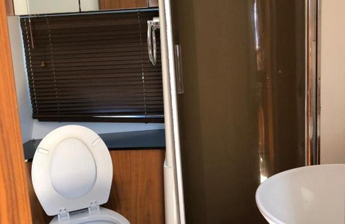 Licola Boat Rental | Family-Friendly Retreat at Sunseeker Predator Hotel