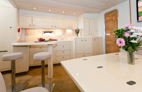 Portland Boat Rental | Explore the Jurassic Coast from Sunseeker Renagade 60ft