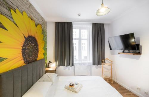 Stare Miasto Apartment | Exceptional Sunflower Apartment - Pet and Child Friendly Stay