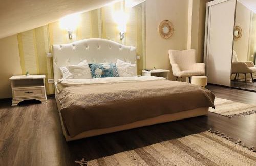 Singeorgiu de Mures Apartment | Bright Sunset Apartment - Family-Friendly Retreat Awaits