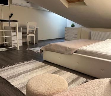 Singeorgiu de Mures Apartment | Bright Sunset Apartment - Family-Friendly Retreat Awaits