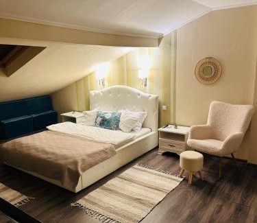 Singeorgiu de Mures Apartment | Bright Sunset Apartment - Family-Friendly Retreat Awaits