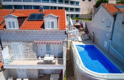 Stikovica Apartment | Oceanfront Sunset Apartment: 4-Star Stay with Pool & Views