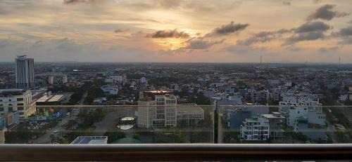 Hai Phong Apartment | Pet-Friendly Sunset Apartment in Hai Phong - Rated 10/10