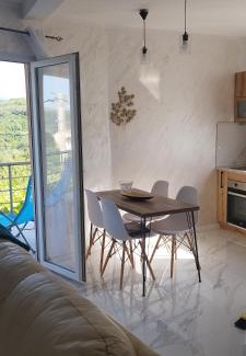 Radanovici Apartment | Exceptional Sunset Apartment with Family-Friendly Amenities