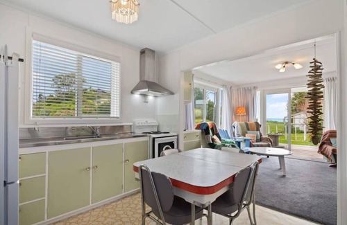 Parapara House | Stunning Oceanfront Escape at Sunset Parapara Beach