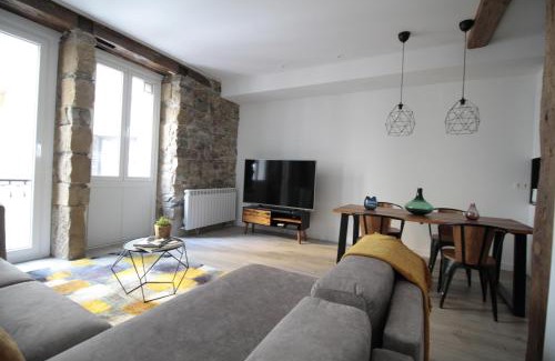 San Sebastian Centro Apartment | Child-Friendly Getaway at SunSet Bastian Apartment - 4 Stars