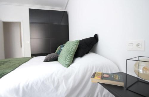 San Sebastian Centro Apartment | Child-Friendly Getaway at SunSet Bastian Apartment - 4 Stars