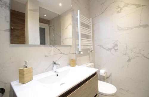 San Sebastian Centro Apartment | Child-Friendly Getaway at SunSet Bastian Apartment - 4 Stars