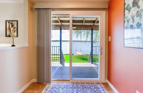Cayuga Cottage | Serene Sunset Bay: Cozy Bungalow with Lake Views