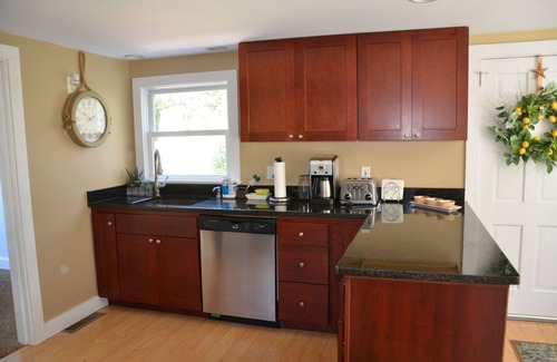 Yarmouth Port House | Experience Sunset Bay Cottage: Oceanfront, Hot Tub & More!
