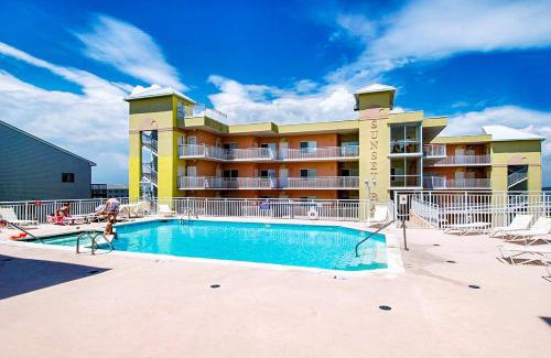 Midtown Ocean City Apartment | Unforgettable Sunset Bay I 306: Poolside Family Retreat
