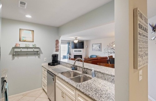 Osage Beach Condo | Sunset Bay - Lakeside Pool with Accessible Comforts