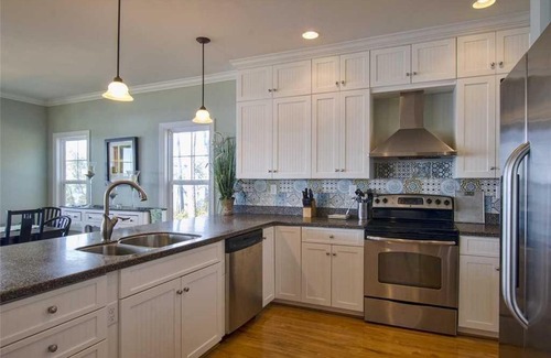 Straits House | Ocean View Stay at Sunset Bay Retreat - Family Friendly Escape