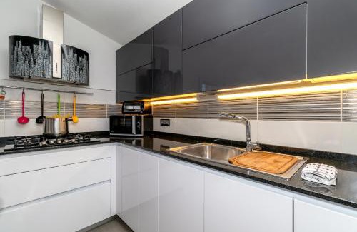 Valledoria House | Tranquil Sunset Bay Tecno Home in Sardinia - 4-Star Stay