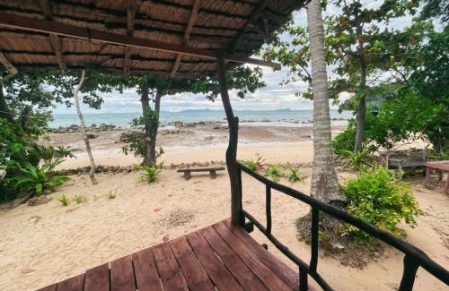 Nuea Khlong Hotel | Beachfront Serenity at Sunset Beach Bungalow Koh Pu