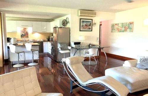 Punaauia Apartment | Beachfront Retreat at Sunset Beach Carlton - Perfect for Four