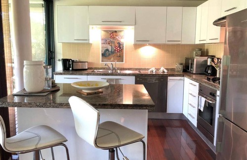 Punaauia Apartment | Beachfront Retreat at Sunset Beach Carlton - Perfect for Four