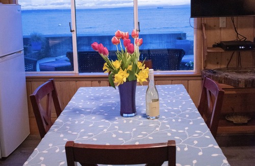 Maxwelton House | Unforgettable Sunset Beach Cottage on So. Whidbey Island