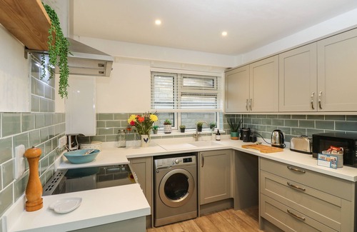 Freshwater House | Family-Friendly Sunset Beach Cottage with Oceanfront Views