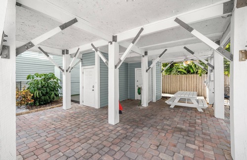 Sunset Beach Cottage | Oceanfront Sunset Beach House with Pet-Friendly Amenities