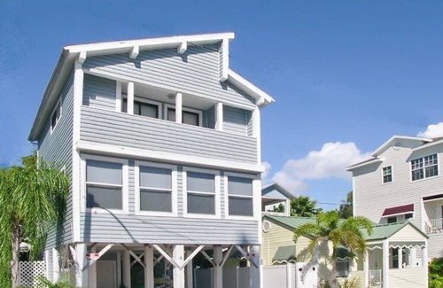 Sunset Beach Cottage | Oceanfront Sunset Beach House with Pet-Friendly Amenities