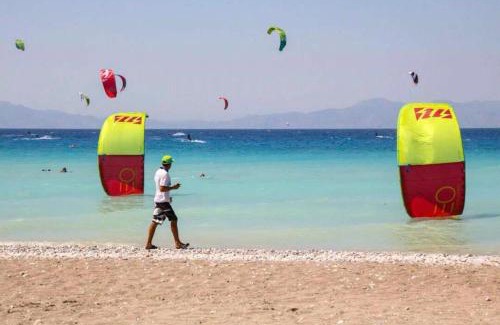 Petaloudes House | Oceanfront Sunset Beach Studio with Child-Friendly Amenities