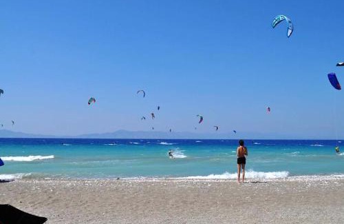 Petaloudes House | Oceanfront Sunset Beach Studio with Child-Friendly Amenities