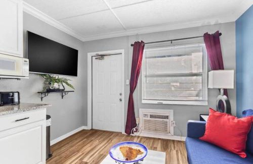 Madeira Beach Apartment | Pet-Friendly Sunset Beach Suites #2 - Steps to the Shore