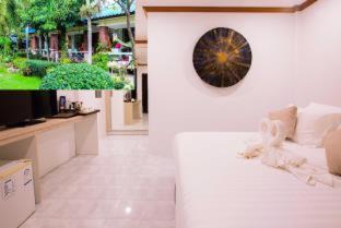 Haad Rin Resort | Serene Sunset Beach Villas with Oceanfront Pool Access
