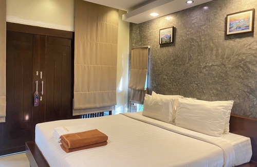 Haad Rin Hotel | Relax at Sunset Beach Villas with Ocean Views and Pool