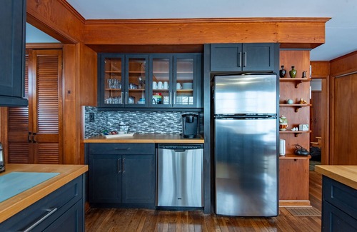 Plympton-Wyoming House | Guest Rated: Sunset Bell Lakehouse & Beach Retreat on Lake Huron