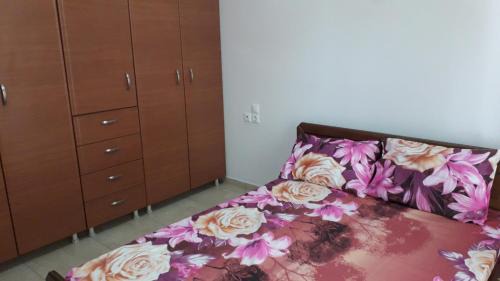 Athani Apartment | Pet-Friendly Sunset Bella Vista with Breakfast & Dining
