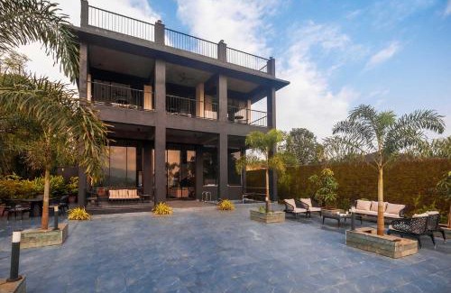 Khalapur Villa | Relaxing Lakeside Villa with Pet-Friendly Features & Pool
