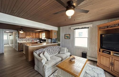 Moran House | Family-Friendly Sunset Breeze with Scenic Views