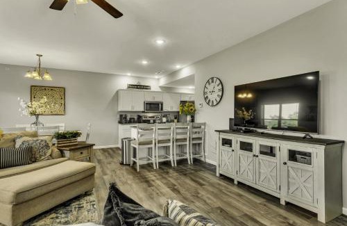 Branson West Apartment | Pet-Friendly Sunset Bunker Condo with Pool & Breakfast