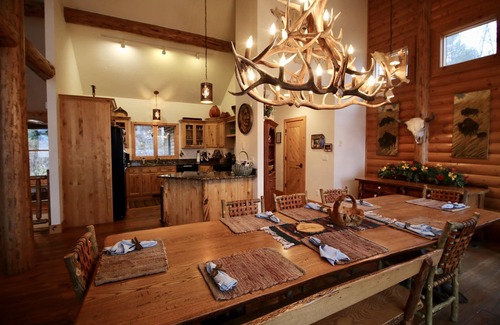 Woods Bay House | Relaxing Sunset Cabin on Flathead Lake - Ideal for Families