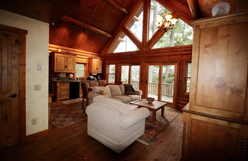 Woods Bay House | Relaxing Sunset Cabin on Flathead Lake - Ideal for Families