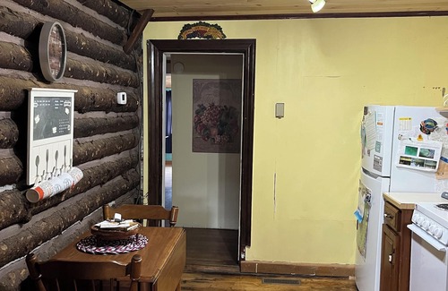 St. Albans Cottage | Family-Friendly Sunset Cabin on Lake Champlain, Vermont